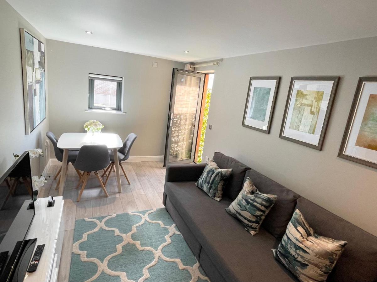 Urban Living'S - The Wesley Beautiful City Centre Apartment With Balcony أكسفورد المظهر الخارجي الصورة
